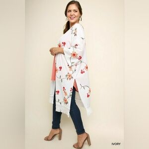 Umgee Colorful Boho Floral Embroidered Cotton Kimono With Crochet Fringe Size S